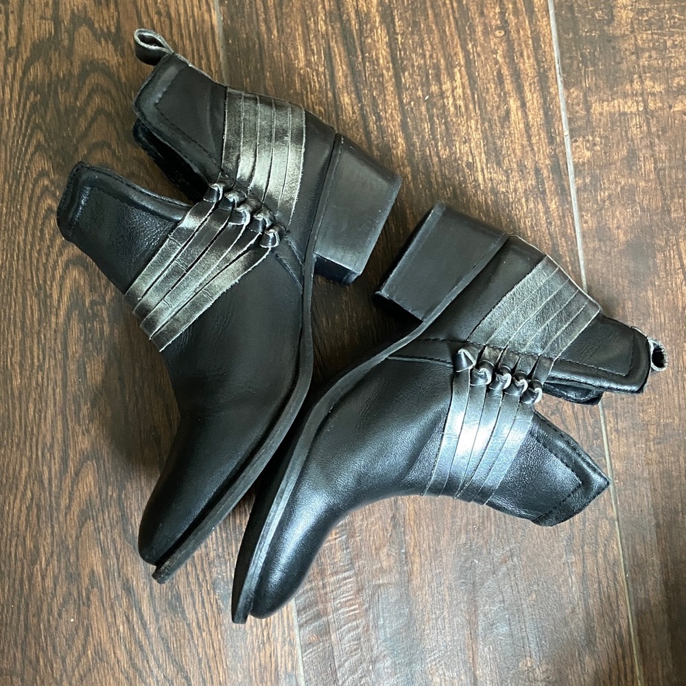 Diba's Skylar Black and Silver Ankle Booties, size 7.5M - Picture 7 of 13